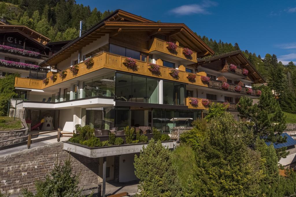 Hotel Garni Gardena - Appartments Santa Cristina Val Gardena Exterior foto